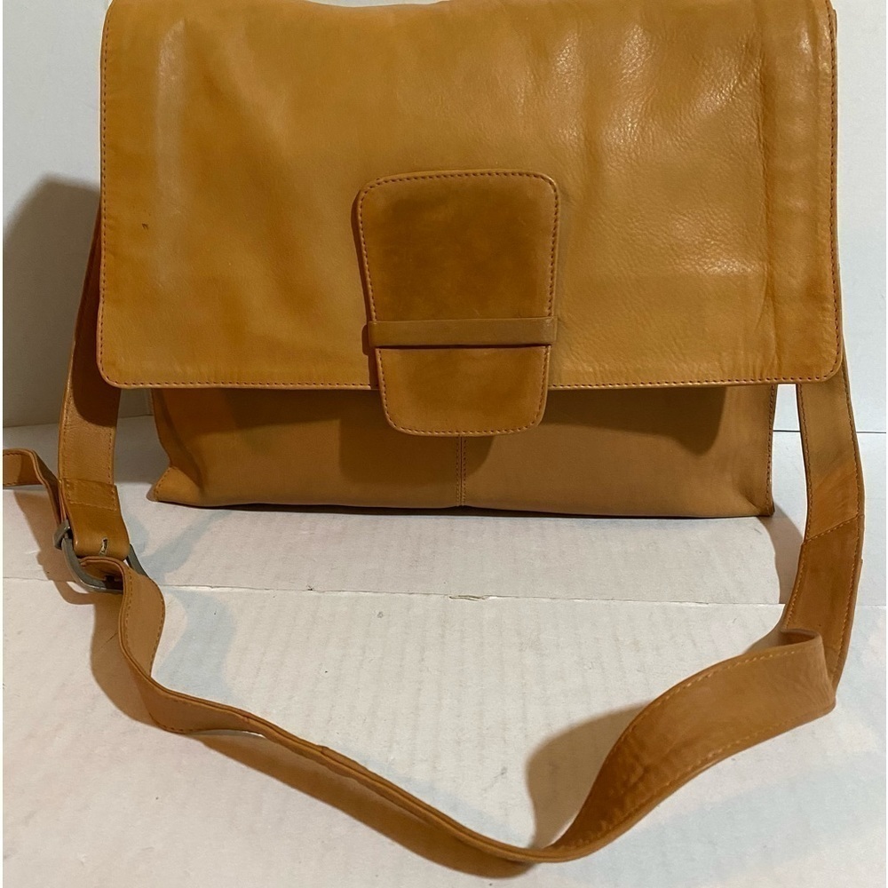 Kenneth Cole Unisex Brown leather messenger bag